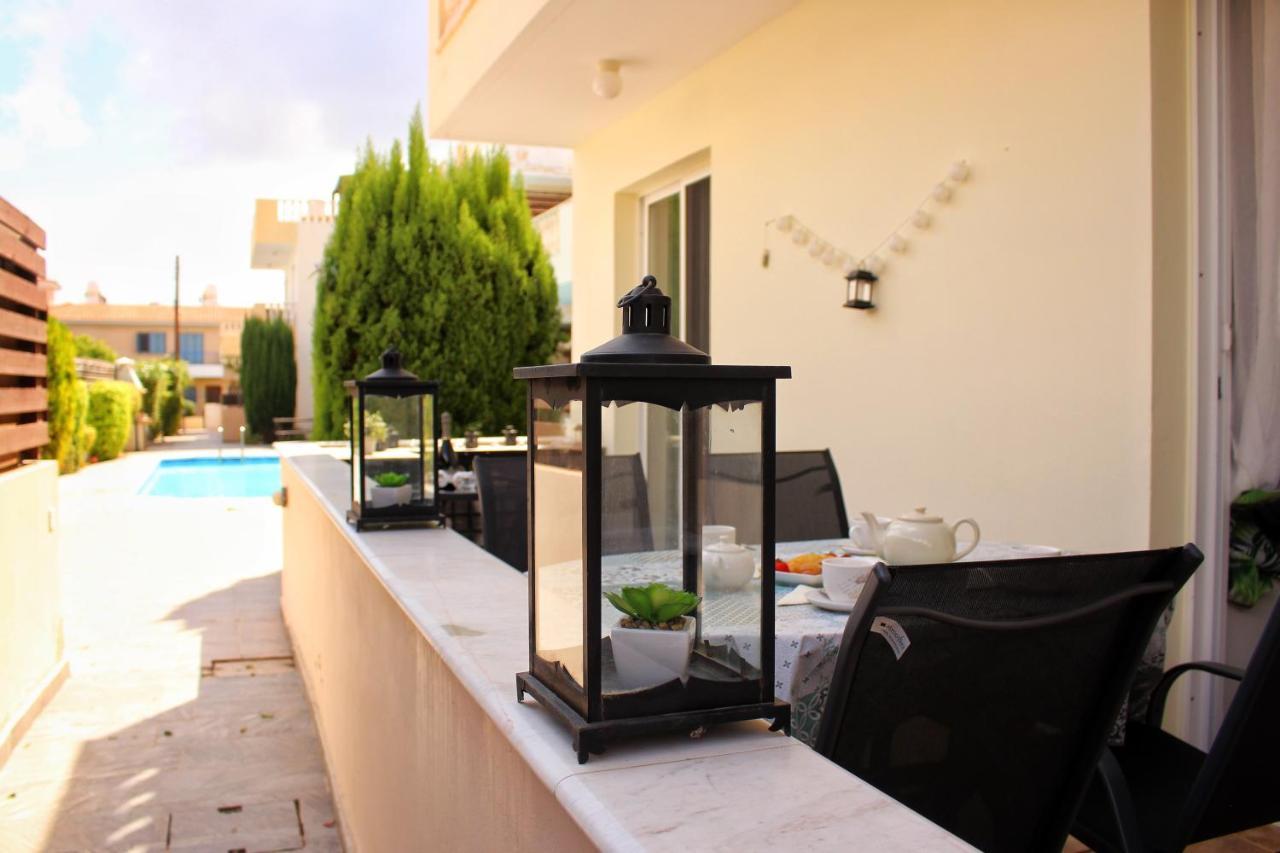 Cozy Poolside Apartment Пафос Экстерьер фото