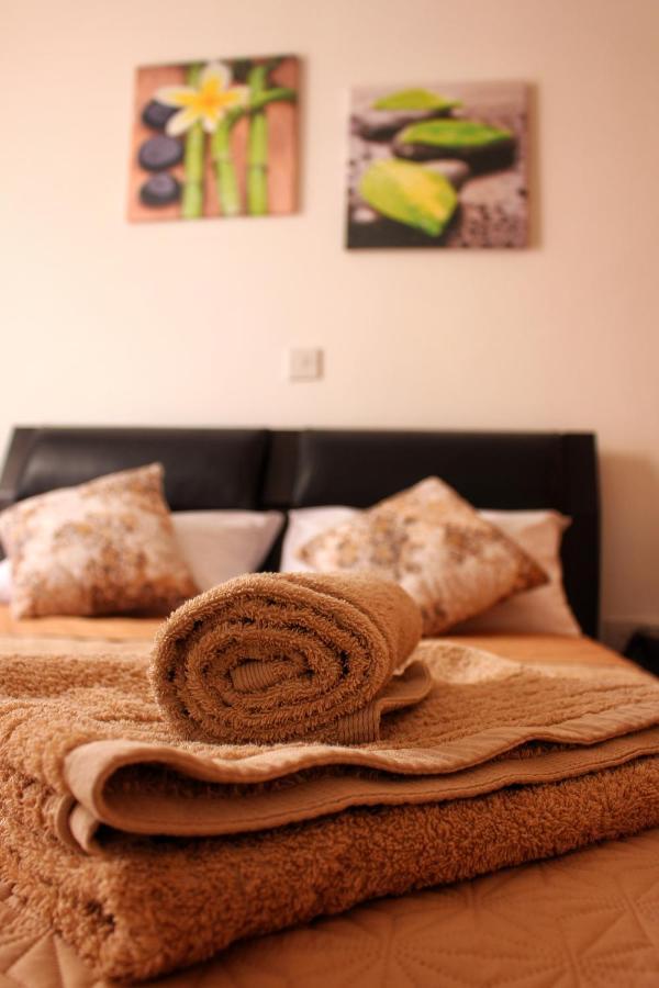 Cozy Poolside Apartment Пафос Экстерьер фото