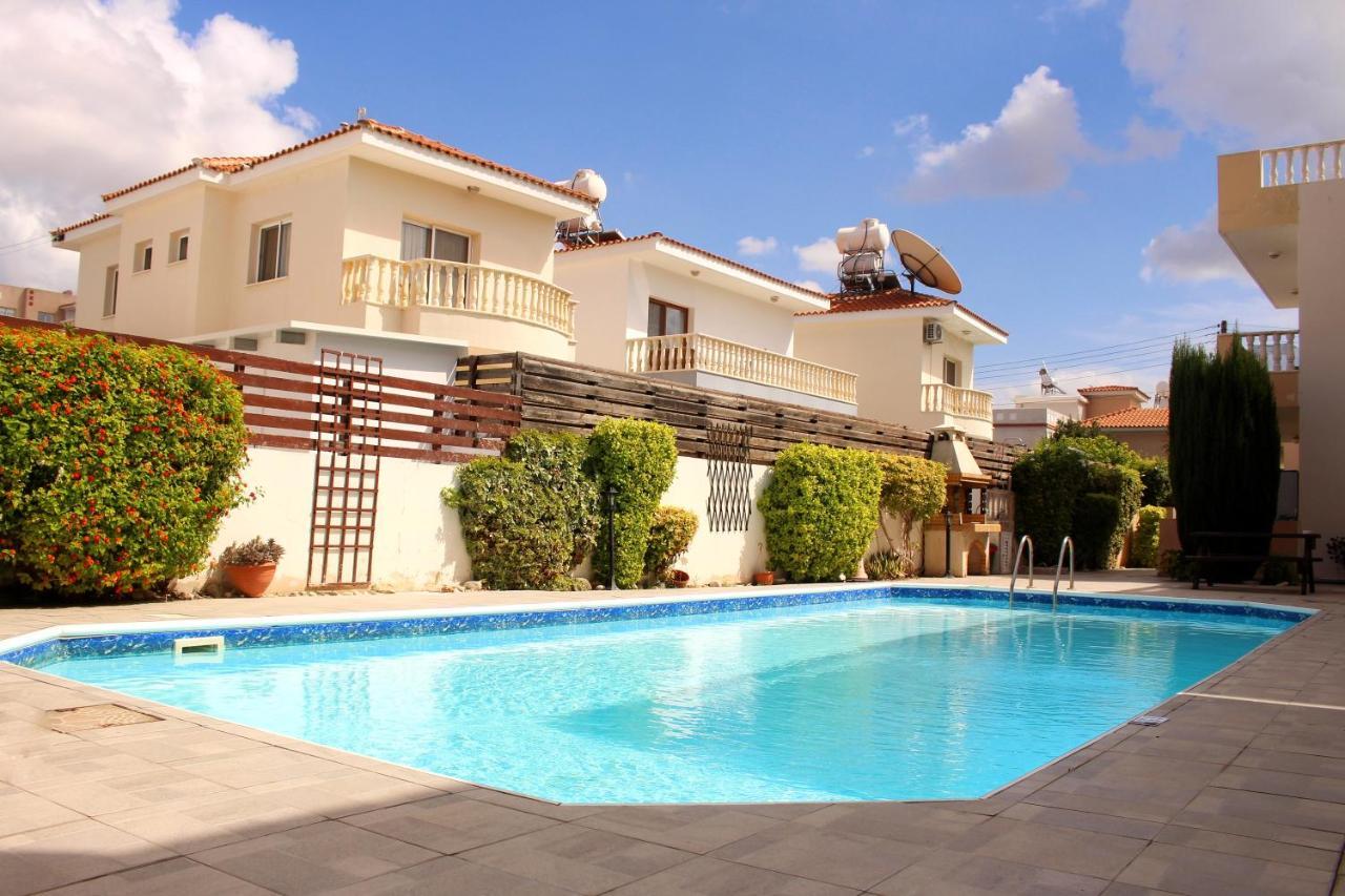 Cozy Poolside Apartment Пафос Экстерьер фото