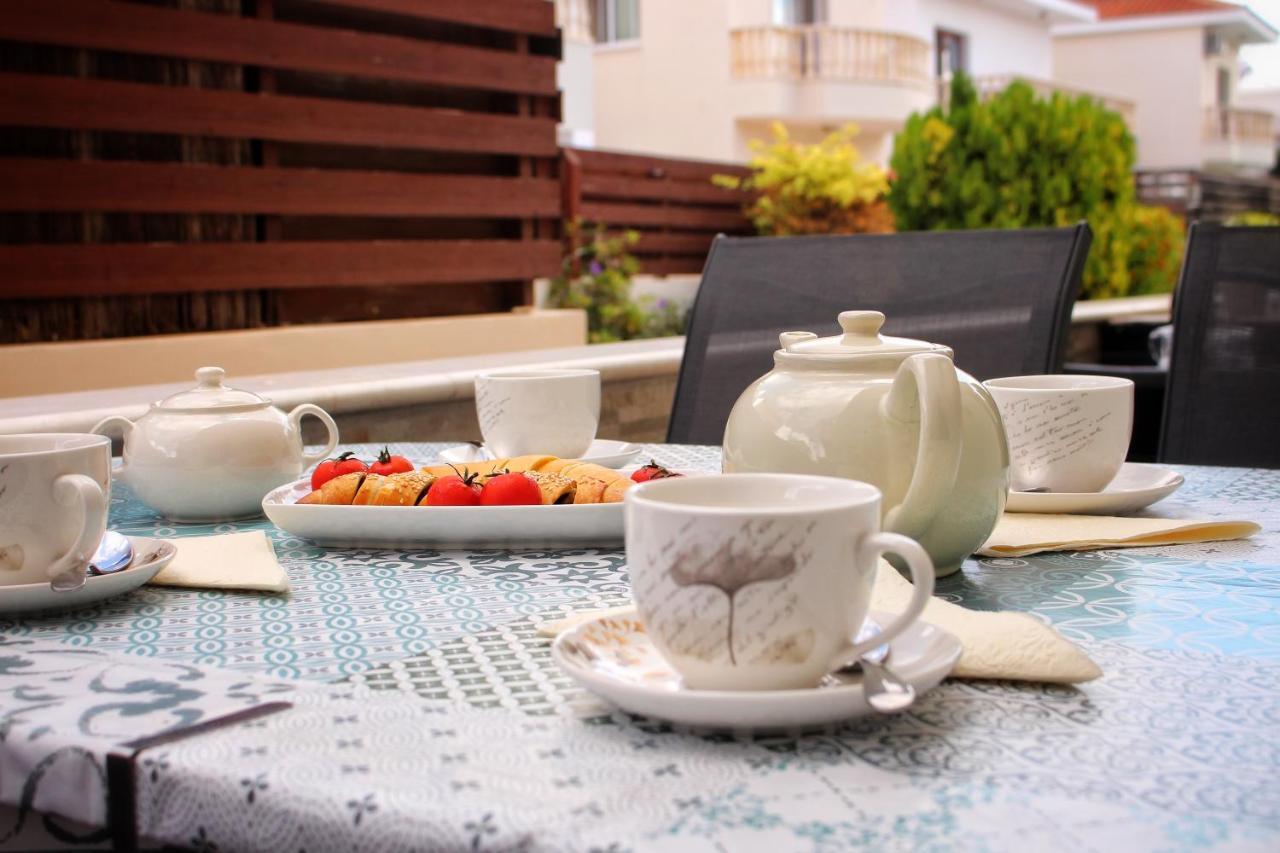 Cozy Poolside Apartment Пафос Экстерьер фото