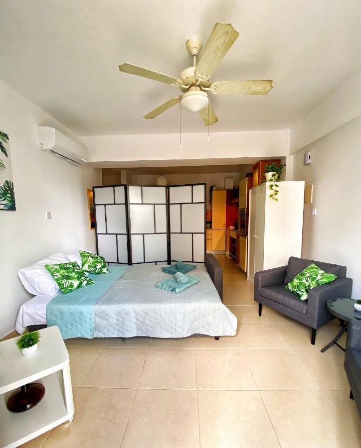 Cozy Poolside Apartment Пафос Экстерьер фото