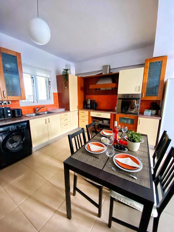 Cozy Poolside Apartment Пафос Экстерьер фото