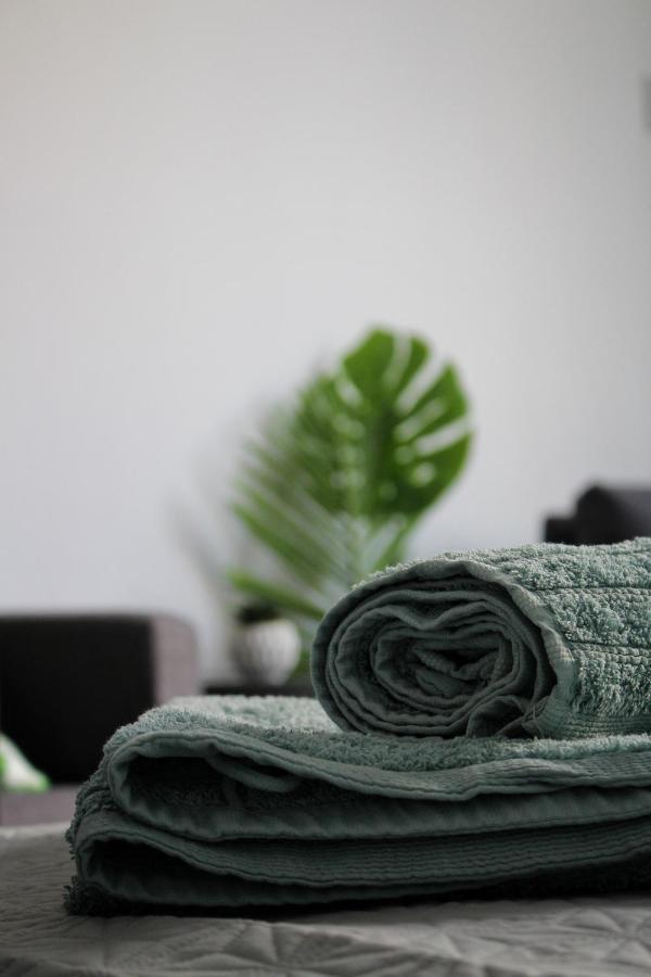 Cozy Poolside Apartment Пафос Экстерьер фото