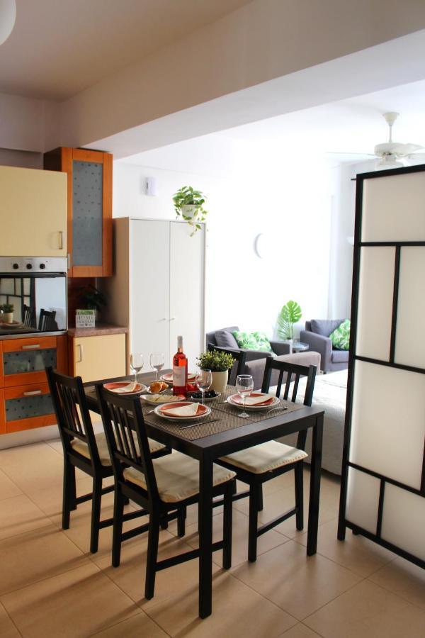 Cozy Poolside Apartment Пафос Экстерьер фото